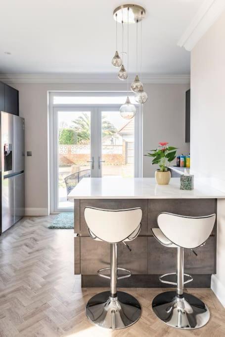 Home By The Sea In Rustington Exterior photo
