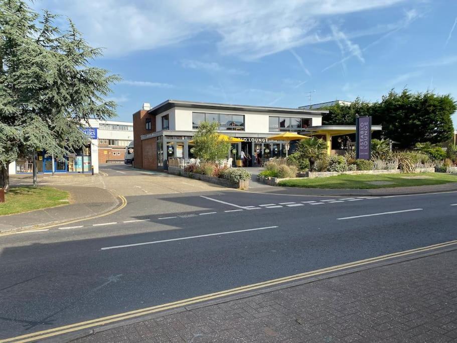Home By The Sea In Rustington Exterior photo